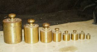 Estate Old Vintage Set Of 8 Brass Balance Scale Weights 20g To 2000g