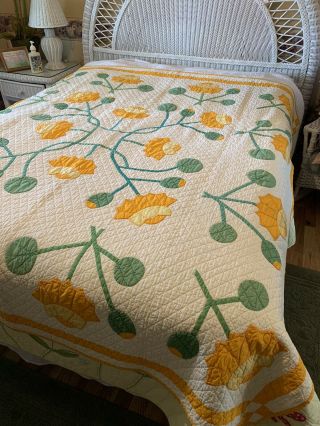 Vintage Applique Floral Quilt Hand Sewn Stitched 70 X 71”.  Double/full Handmade