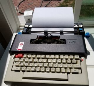 Olivetti Lettera 36 Portable Electric Typewriter in Case Rare Vintage 2