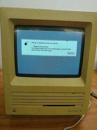 Vintage Macintosh SE Model M5011 with Hard Drive,  Floppy and Mouse 2