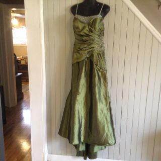 Green La Perle Dress Nwt Gown Queen Size 16 W Beading