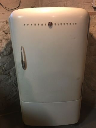 Vintage Ge General Electric Refrigerator With Freezer,  Still Runs Model Bh7