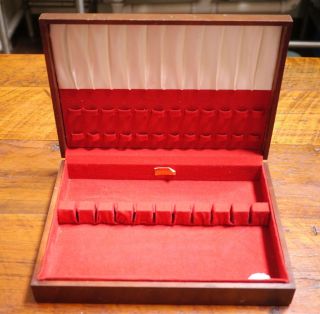 Vtg William Rogers Tarnish Resistant Red Felt Lined Wooden Flatware Box Chest