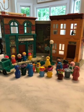 Vintage Fisher Price Little People Sesame Street Apartments W/ Rare Characters