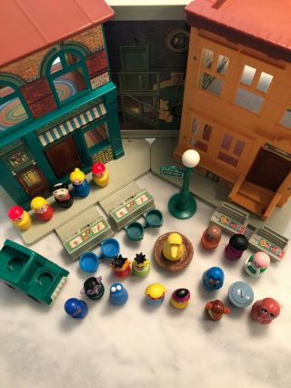 Vintage Fisher Price Little People Sesame Street Apartments w/ RARE Characters 2