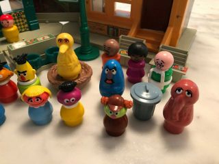 Vintage Fisher Price Little People Sesame Street Apartments w/ RARE Characters 4