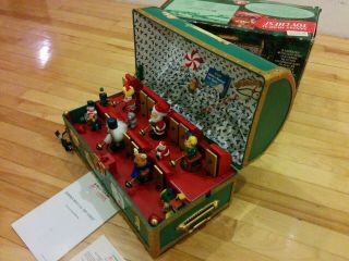 Vintage Mr.  Christmas Santa ' s Musical Toy Chest 7