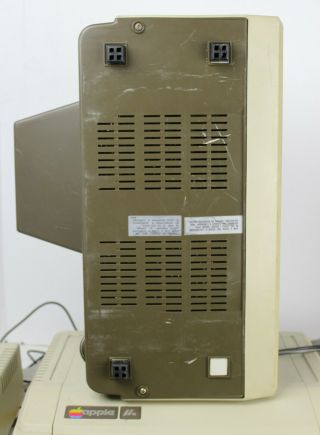 Vintage 1982 Apple IIe w/drives,  Apple III monitor tested/working,  floppies 11