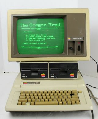 Vintage 1982 Apple Iie W/drives,  Apple Iii Monitor Tested/working,  Floppies