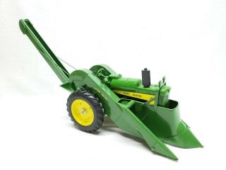 1/16 John Deere 630 With Vintage 2 Row Mounted Corn Picker Custom Ertl