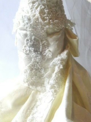 Vintage ideal Miss Revlon Doll VT 18 Dressed as a Bride 7