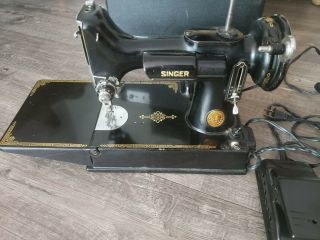 Singer 221 Featherweight Vintage Sewing Machine With Case