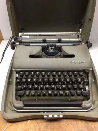 1950s Olympia De Luxe Sm3 Vintage Portable Typewriter