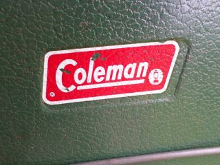 VTG 1970 ' s COLEMAN LANTERN GREEN METAL CARRYING CASE Model 220 - 567 2