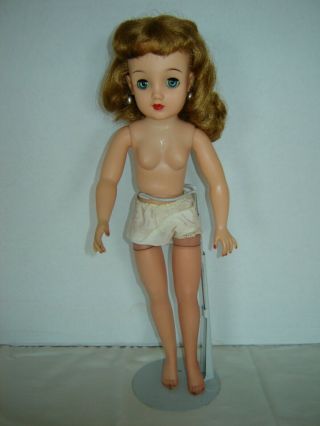 Vintage Ideal Doll MISS REVLON VT - 18 W/ Rare Outfit 7