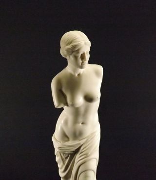 Lovely Vintage R.  Leoni Art Venus Di Milo Statue On Base Large 16 3/4 