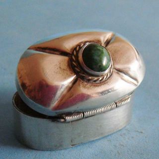 L@@k Fantastic Vintage Mexico Taxco Sterling Silver Green Stone Snuff Pill Box