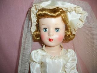 1950 ' s Vintage ROBERTA Bride Wedding Doll - Curlers - Box 3
