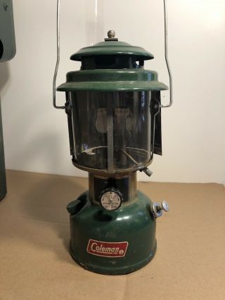 Vintage Coleman Model 220J Gas Lantern w/ Green Metal Safe Case Reflector Holder 2