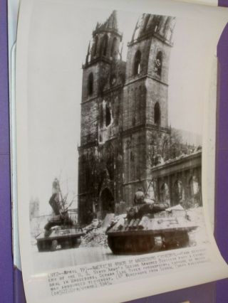 Wwii Ap Wire Photo U.  S.  Tank Destroyers Pass Magdeburg Cathedral Germany Dsp 698