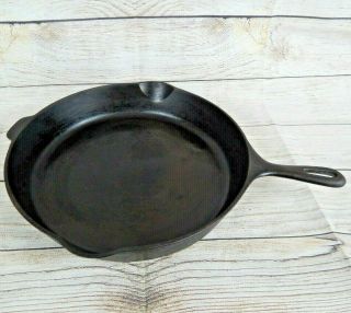 Vintage Unmarked Wagner Ware 12 Cast Iron 14in.  Skillet Frying Pan Pour Spouts
