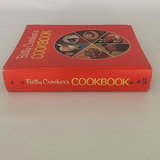 Betty Crocker ' s Cookbook 5 Ring Binder Red Pie Cover 1969 1st Printing Vintage 4