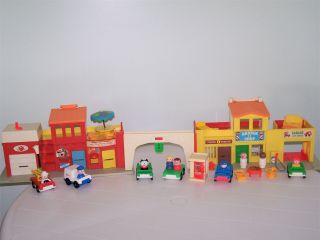 Vintage 1973 Fisher Price Little People Play Family Village,  Accessories 997