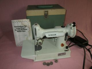Vintage Singer Featherweight 221k White Sewing Machine W/ Case 1964