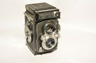 Yashica Mat 124 W/ Copal 1/500th Shutter,  3.  5,  80mm Lens Vintage Tlr