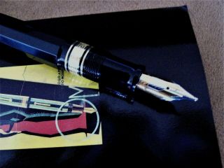 Omas Extra Paragon Fountain Pen Mod.  8321 Arte Italiana Med 18k Gold Nib Rare