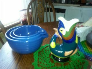 Vtg Kitchen Set Fiesta Ware And Wade 3 Mixing Bowls And Large Utensil Holder