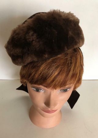 Vintage 1940 ' s Brown Felt Hat With Big Bow in the Back & Chinchilla Fur Trim 22 8
