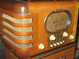 Vintage Zenith 5 - S - 319 Broadcast & Shortwave Tube Radio -