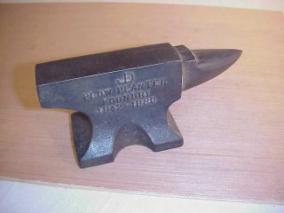 VNTG.  JOHN DEERE PLOW PLANTER FOUNDRY MINI ANVIL 1942 - 198O XF 9