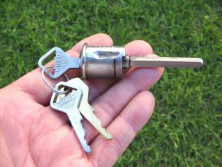 " Bullseye Door Lock " 1933 34 35 Ford Vintage Hurd Lock Cylinder W/key$