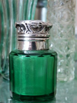 Antique Silver Top Green Glass Scent Perfume Smelling Salts Bottle.