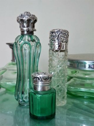 Antique Silver Top Green Glass scent Perfume Smelling Salts Bottle. 2