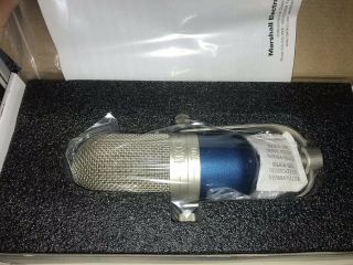 MXL 700 Condenser Microphone in Vintage Style Body 2
