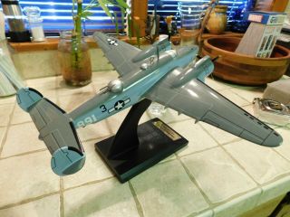 Vtg.  Lockheed U.  S.  N Twin Prop.  PV - 1 Ventura wood Desk Top model Airplane 1//48 2