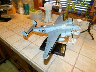 Vtg.  Lockheed U.  S.  N Twin Prop.  PV - 1 Ventura wood Desk Top model Airplane 1//48 4