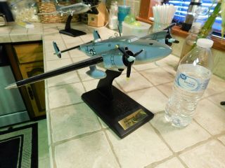 Vtg.  Lockheed U.  S.  N Twin Prop.  PV - 1 Ventura wood Desk Top model Airplane 1//48 5
