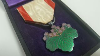 Japanese Wwii Order Of The Rising Sun 7th Class Enameled And Lacquer Cased Good