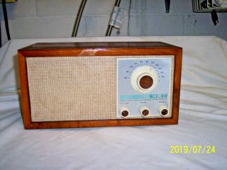 1960s Vintage Klh Model 21 Fm Table Radio Walnut Cabinet - Great