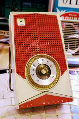 VINTAGE ANTIQUE EAMES ATOMIC WESTINGHOUSE TRANSISTOR RADIO RED WHITE 1950s OLD 2