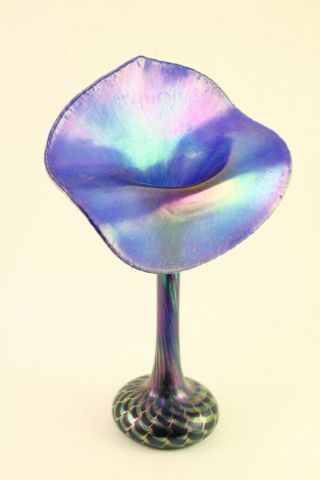 Vtg Correia Signed Jack - In - The - Pulpit Pulled Feather Iridescent Art Glass Vase 2