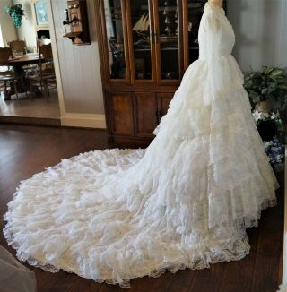 Vintage 1970s Wedding Gown Dress White Full Train Size 7 - 8 Cloud Of Lace