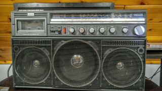 Vintage Magnavox D8443 Ghetto Blaster 5 Speaker System Boombox Cassette Radio