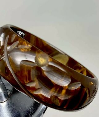 Vintage Bakelite Bangle Bracelet Dual Carved Bird On A Branch Marbled Brown