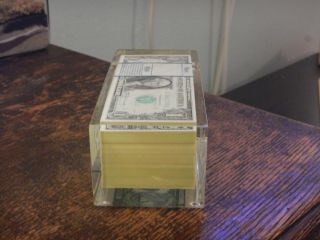 1 DOLLAR BILLS OLD SERIES 1969 VINTAGE MONEY PAPERWEIGHT 500 DOLLARS IN LUCITE 6