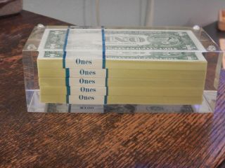 1 DOLLAR BILLS OLD SERIES 1969 VINTAGE MONEY PAPERWEIGHT 500 DOLLARS IN LUCITE 7